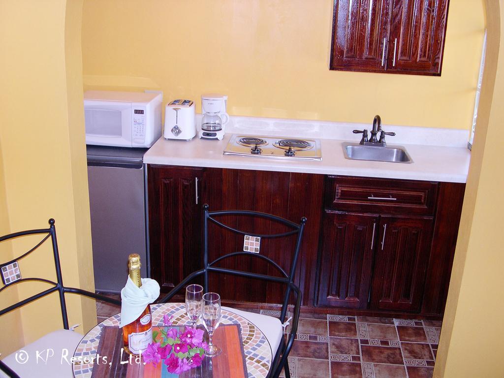 Enchanted Waters Tobago Buccoo 部屋 写真